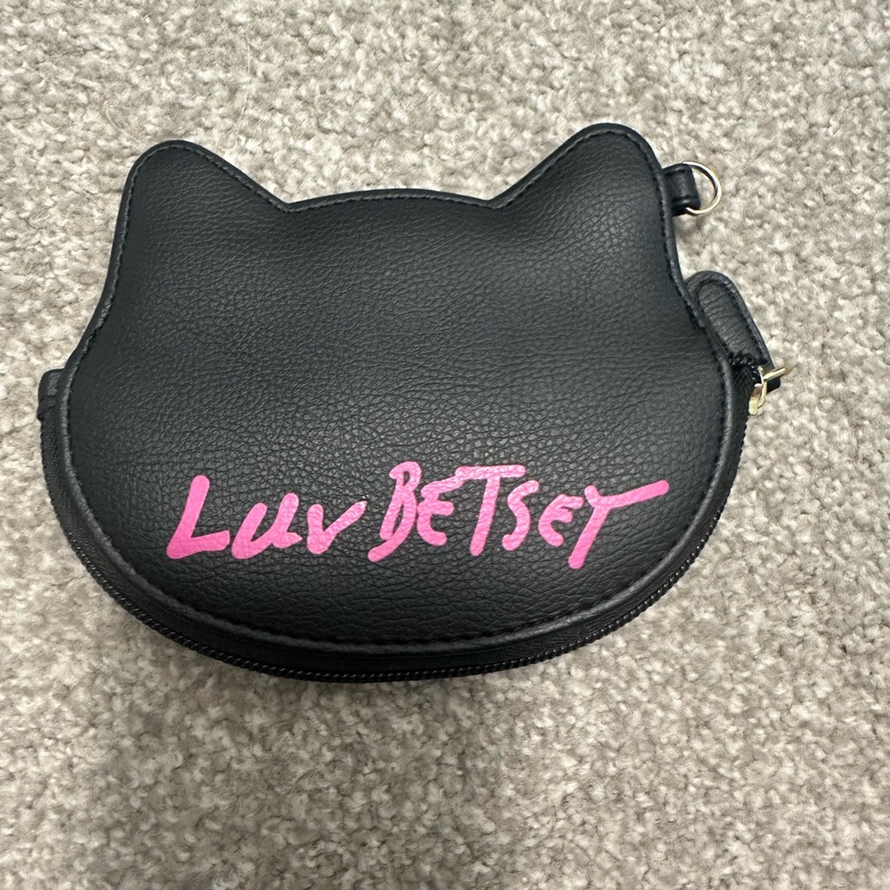 Betsy Johnson Cat Wallet! - Picture 2 of 3
